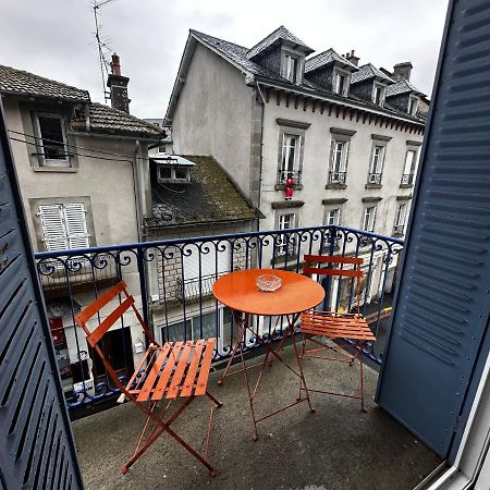 Belle Maison De Ville Au Coeur Du Village De Montagne Vic-sur-Cère Exterior foto