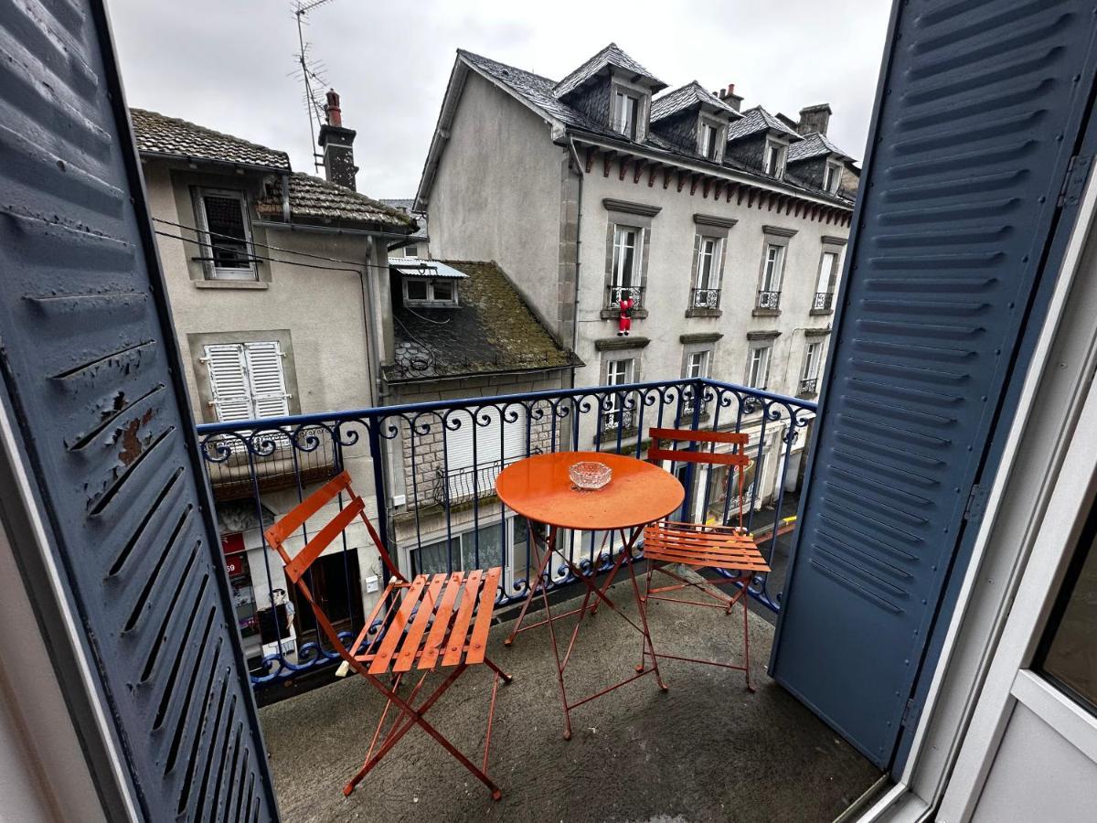 Belle Maison De Ville Au Coeur Du Village De Montagne Vic-sur-Cère Exterior foto