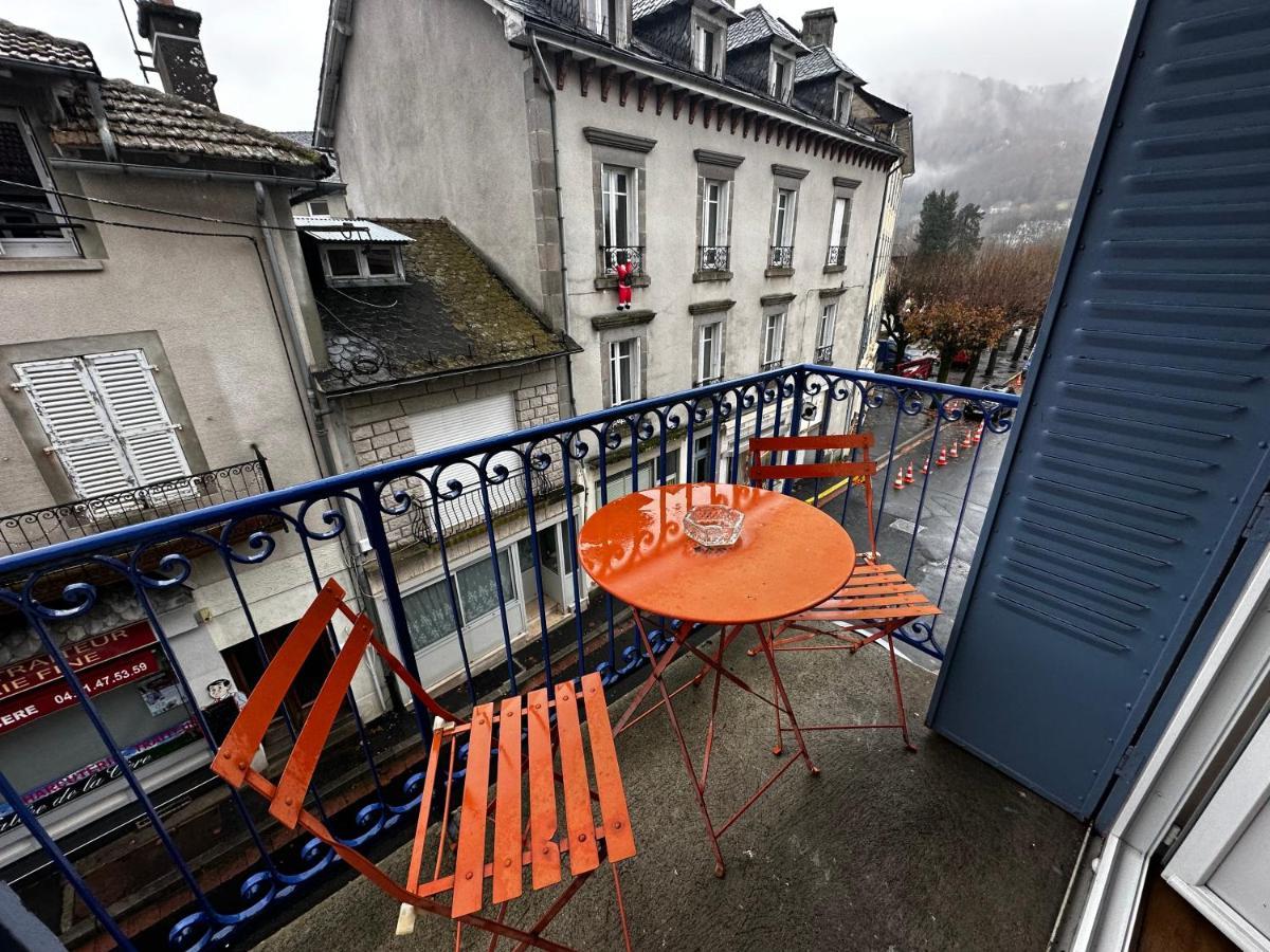 Belle Maison De Ville Au Coeur Du Village De Montagne Vic-sur-Cère Exterior foto