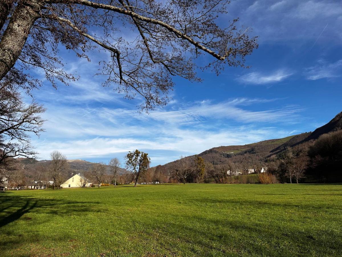 Belle Maison De Ville Au Coeur Du Village De Montagne Vic-sur-Cère Exterior foto