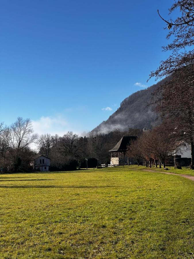 Belle Maison De Ville Au Coeur Du Village De Montagne Vic-sur-Cère Exterior foto